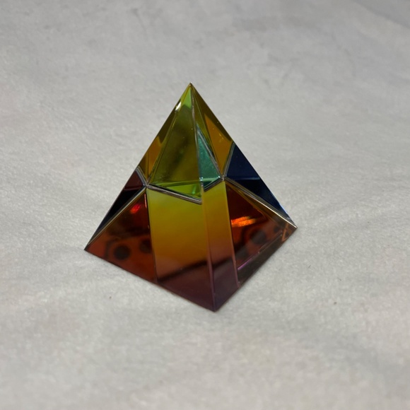 Crystal Pyramid - Picture 2 of 16